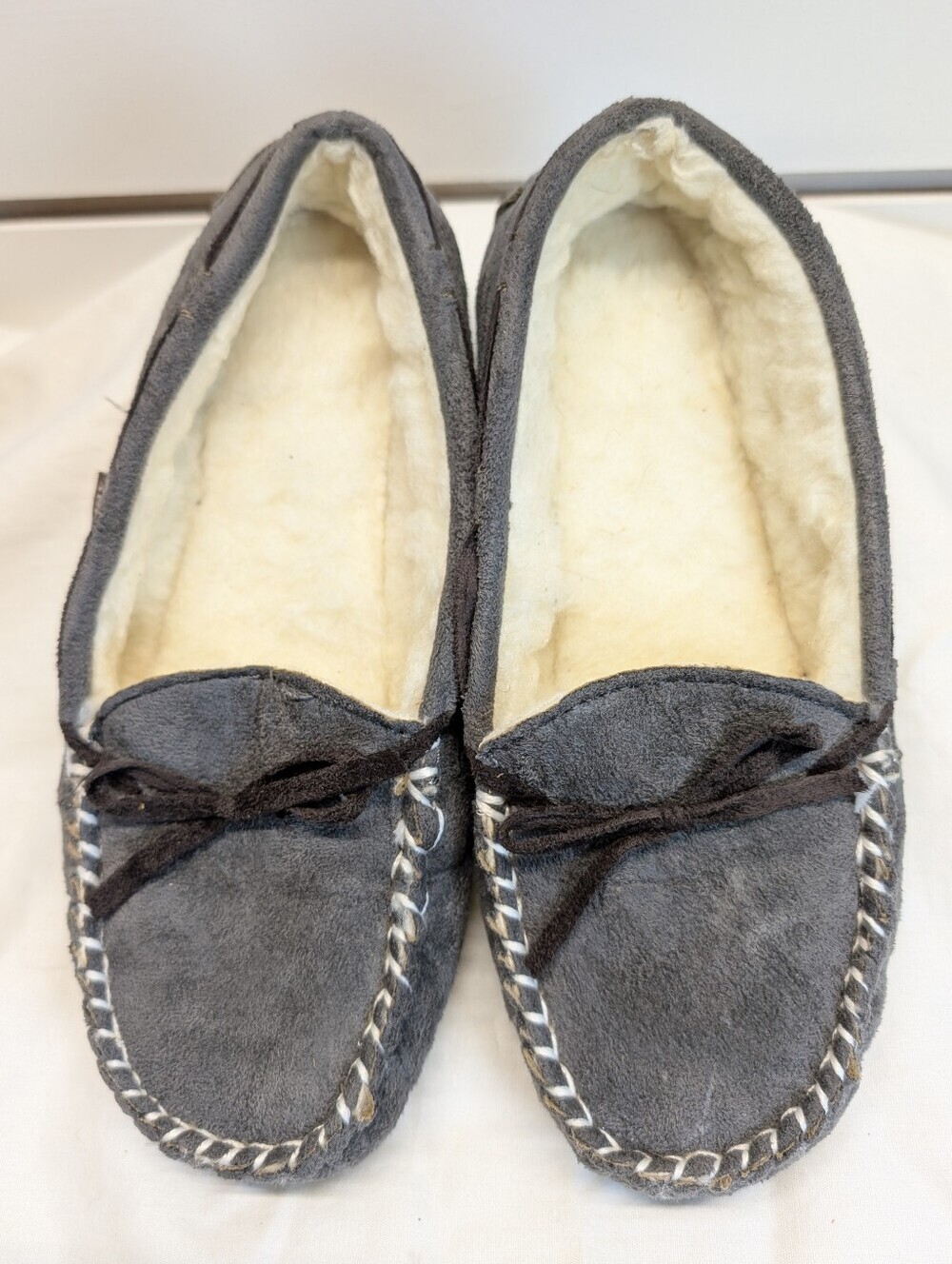 Apres by Lamo Moccasin Suede Slippers Size 6 NWOB